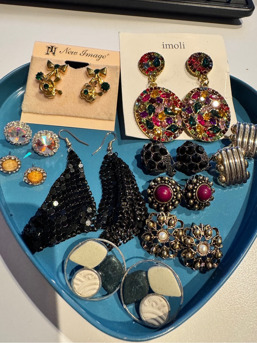 Vintage to new ASSORTED women earrings Lot